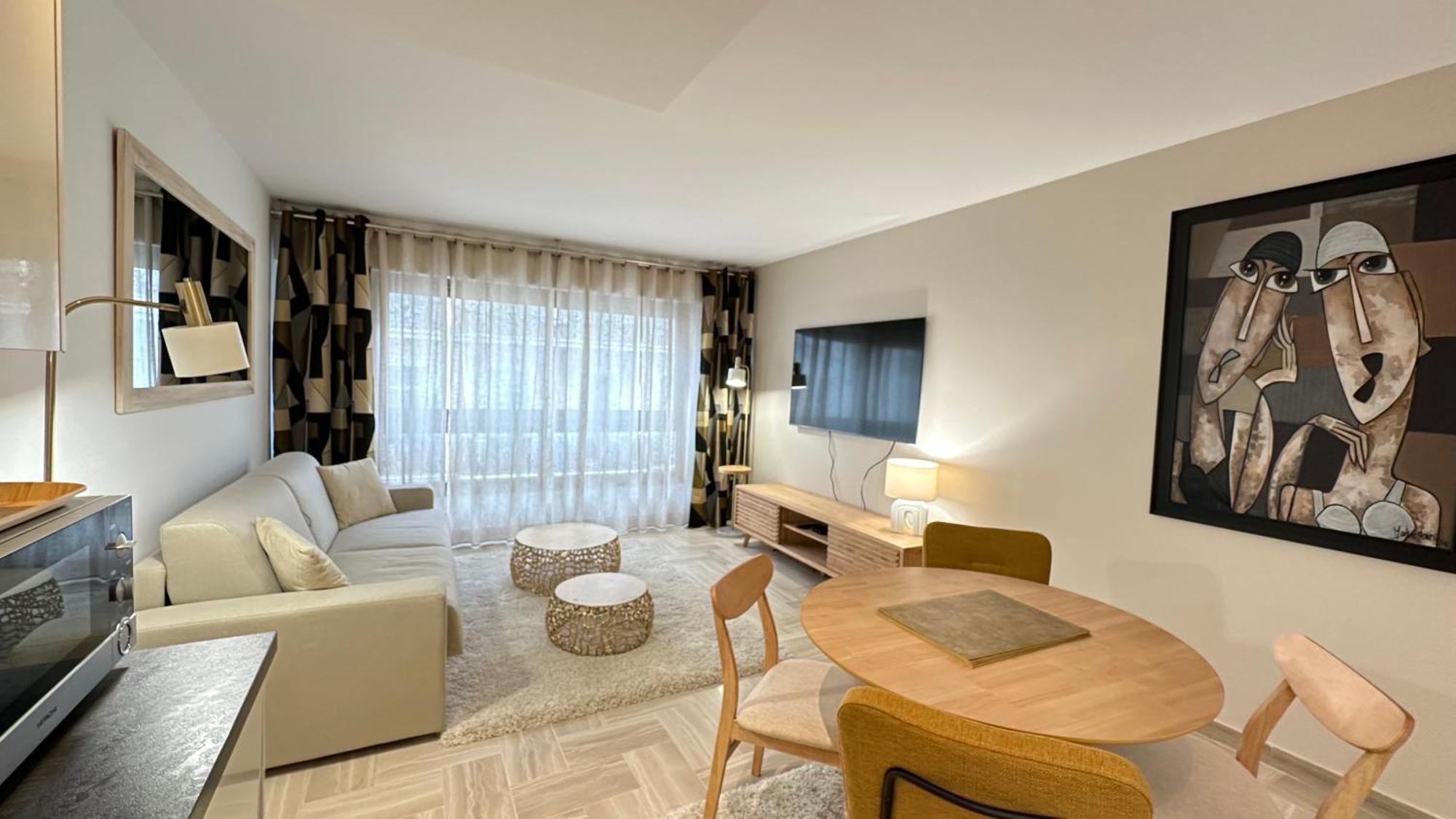 Gray D'albion Croisette, 4 Personnes * Cannes