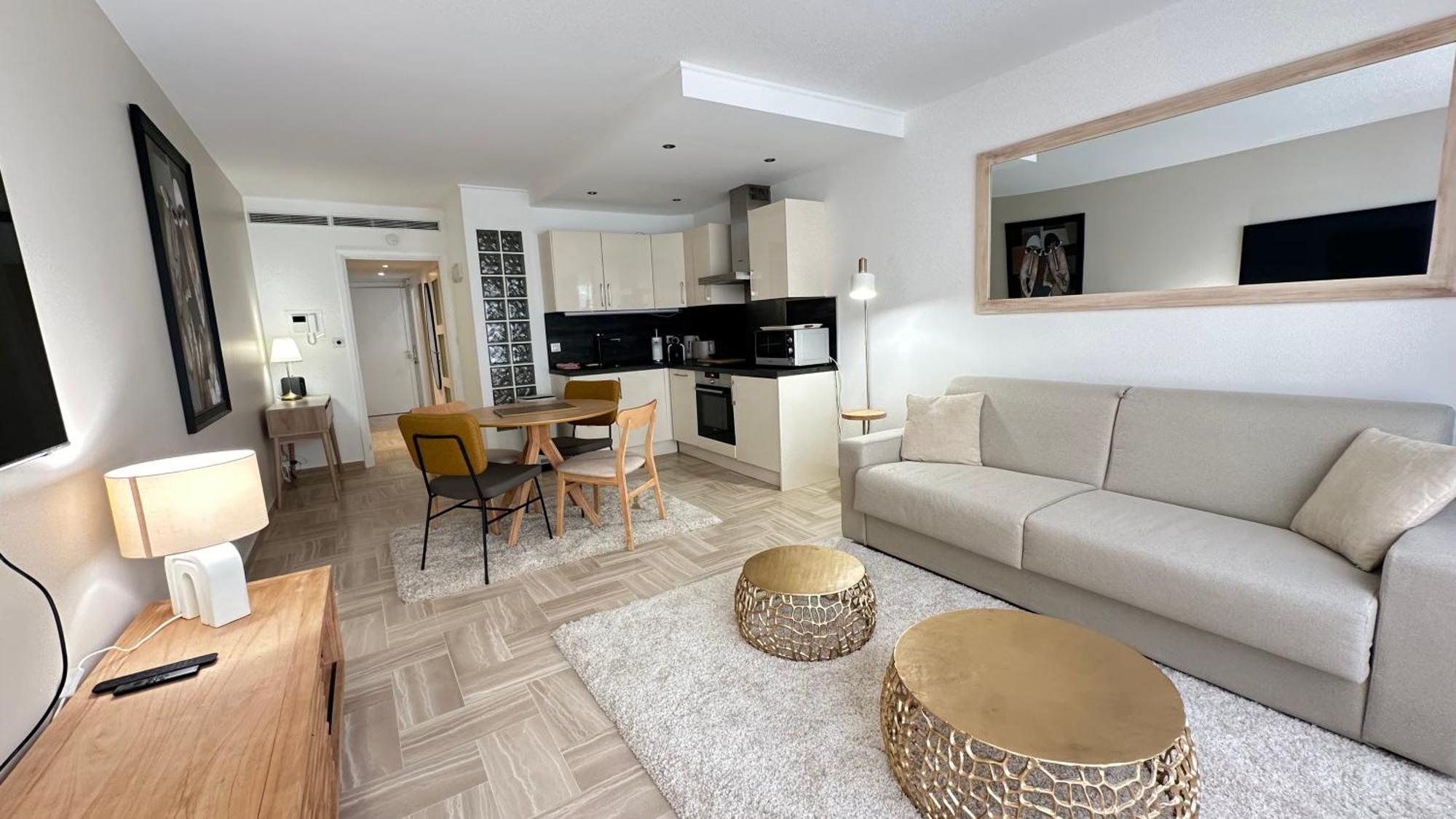 Apartment Gray D'albion Croisette, 4 Personnes *